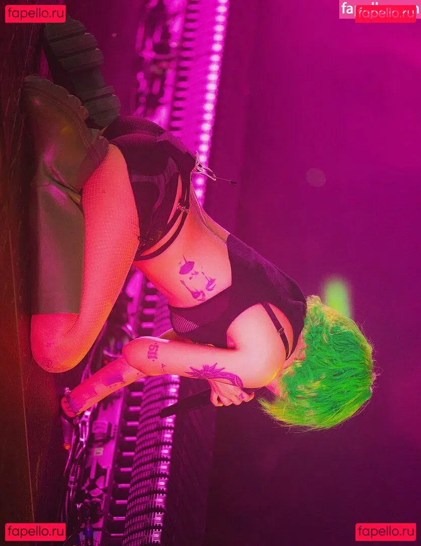 Halsey Onlyfans Photo Gallery 