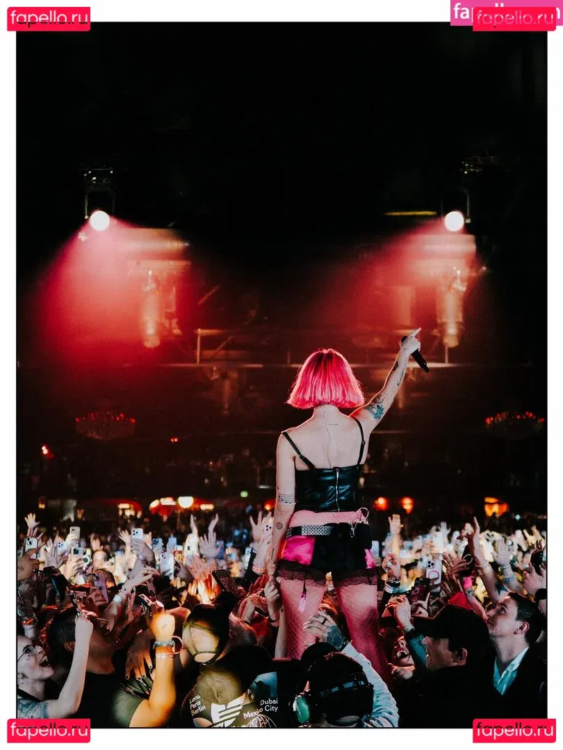 Halsey Onlyfans Photo Gallery 