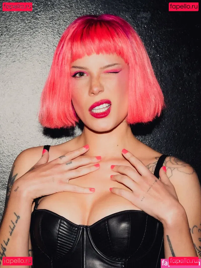 Halsey Onlyfans Photo Gallery 