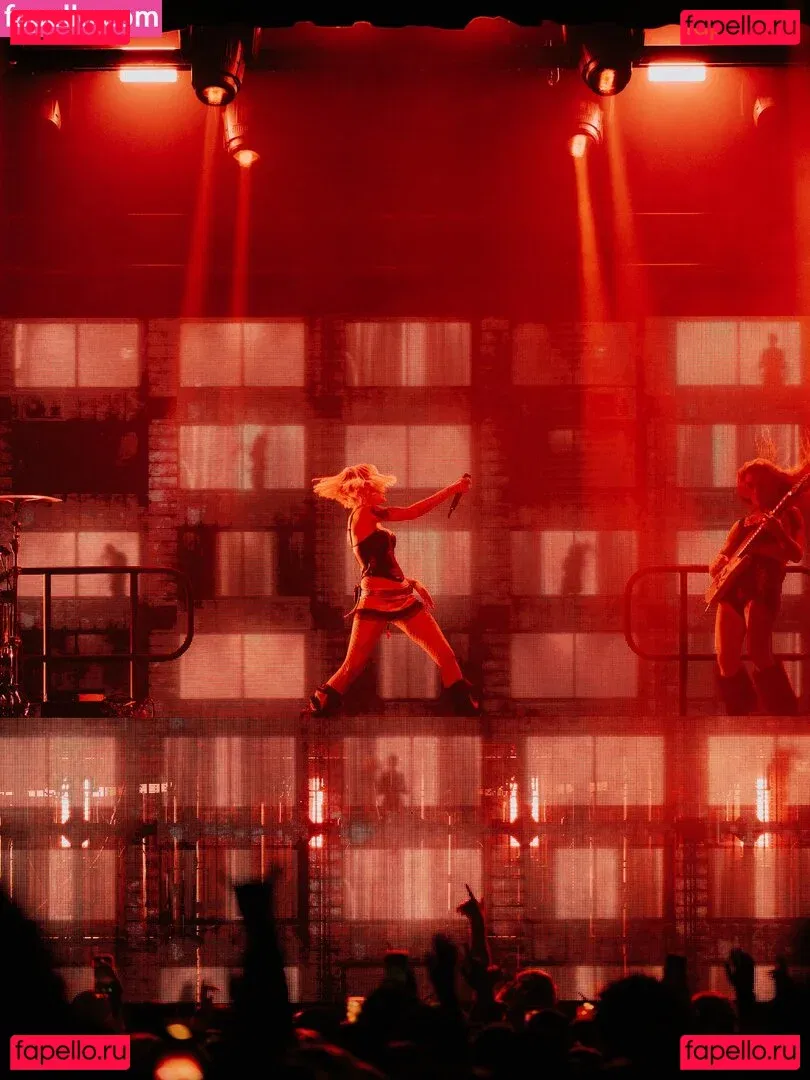 Halsey Onlyfans Photo Gallery 