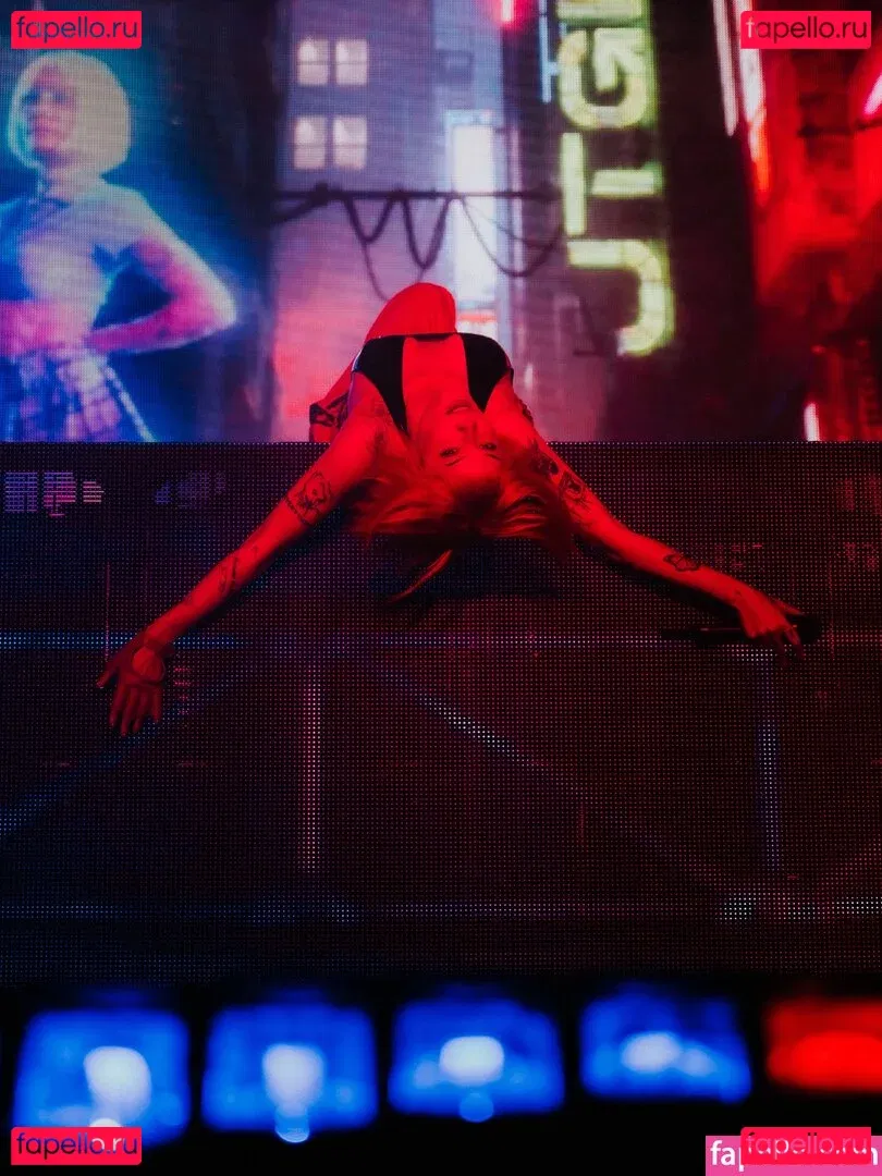 Halsey Onlyfans Photo Gallery 