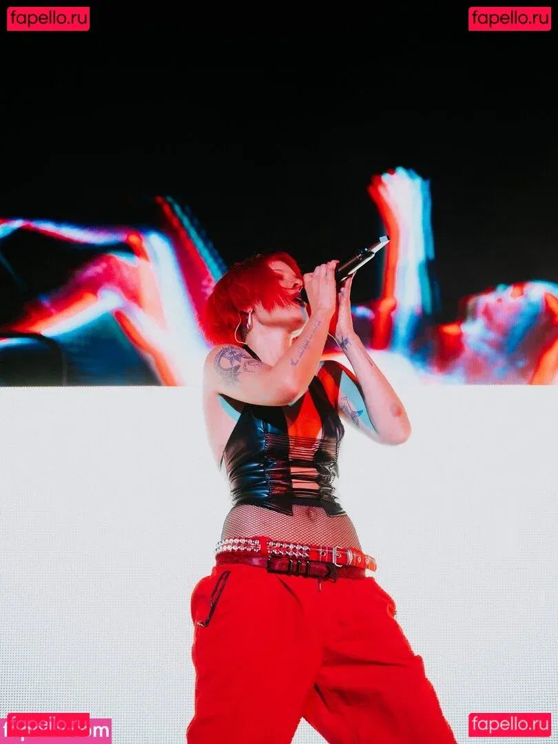 Halsey Onlyfans Photo Gallery 