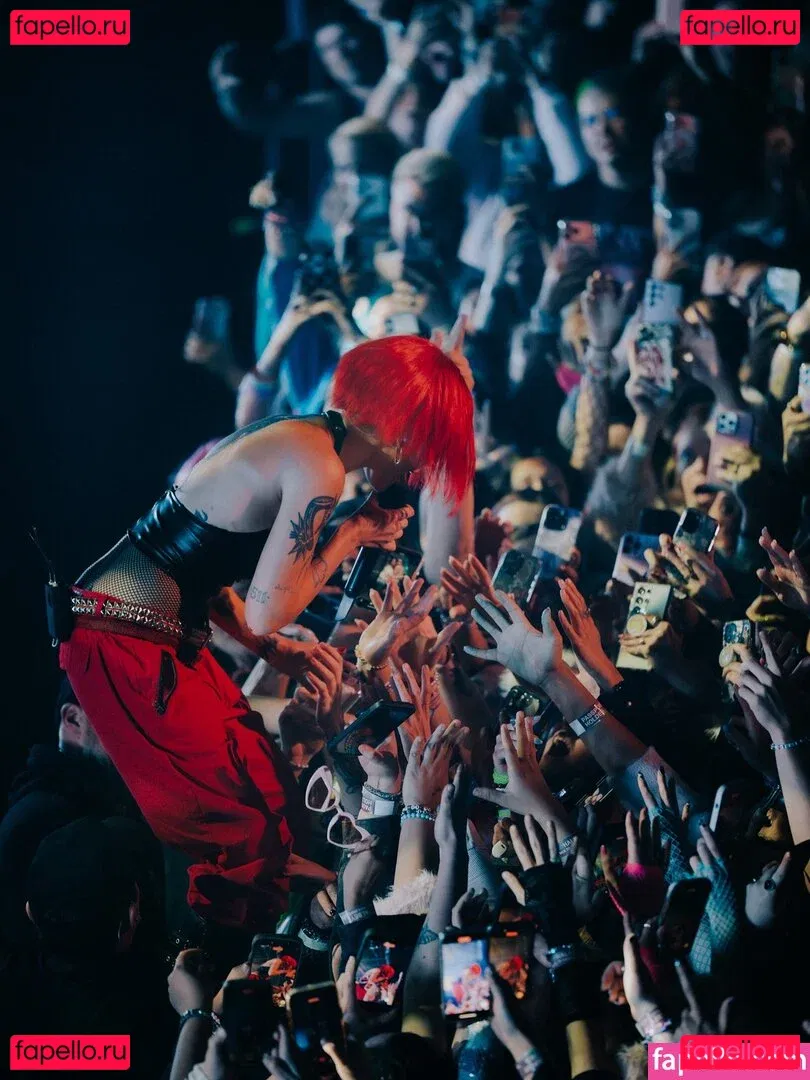 Halsey Onlyfans Photo Gallery 