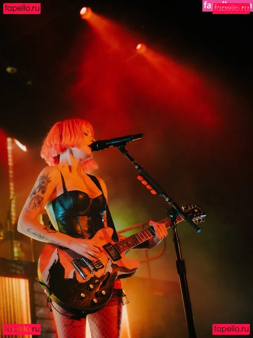 Halsey Onlyfans Photo Gallery 