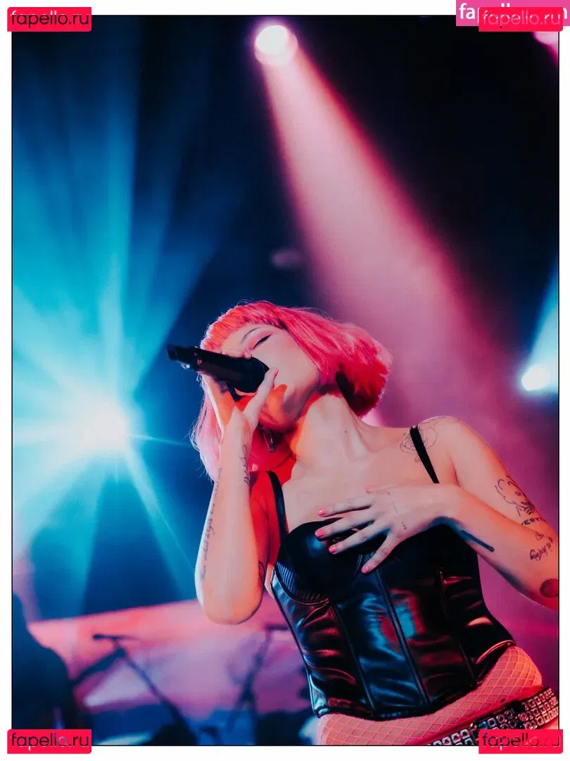 Halsey Onlyfans Photo Gallery 