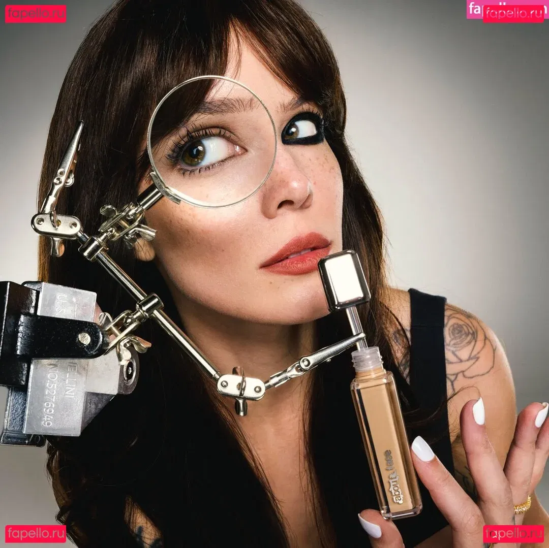 Halsey Onlyfans Photo Gallery 