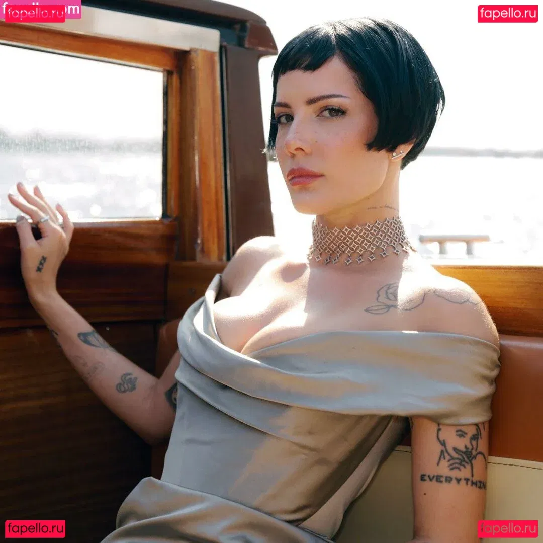 Halsey Onlyfans Photo Gallery 
