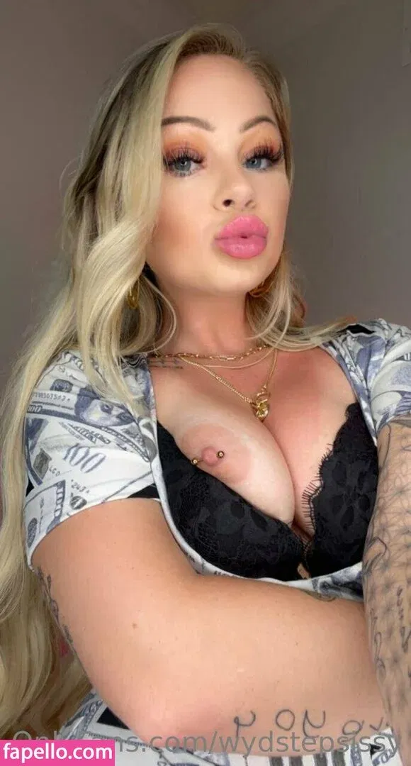 wydstepsissy Onlyfans Photo Gallery 