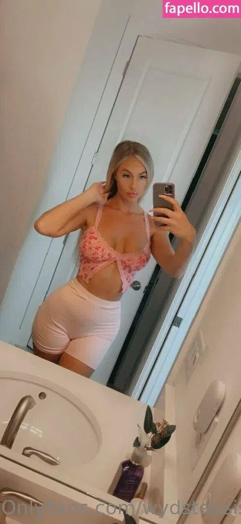 wydstepsissy Onlyfans Photo Gallery 