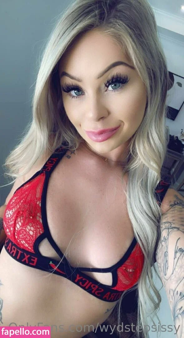 wydstepsissy Onlyfans Photo Gallery 