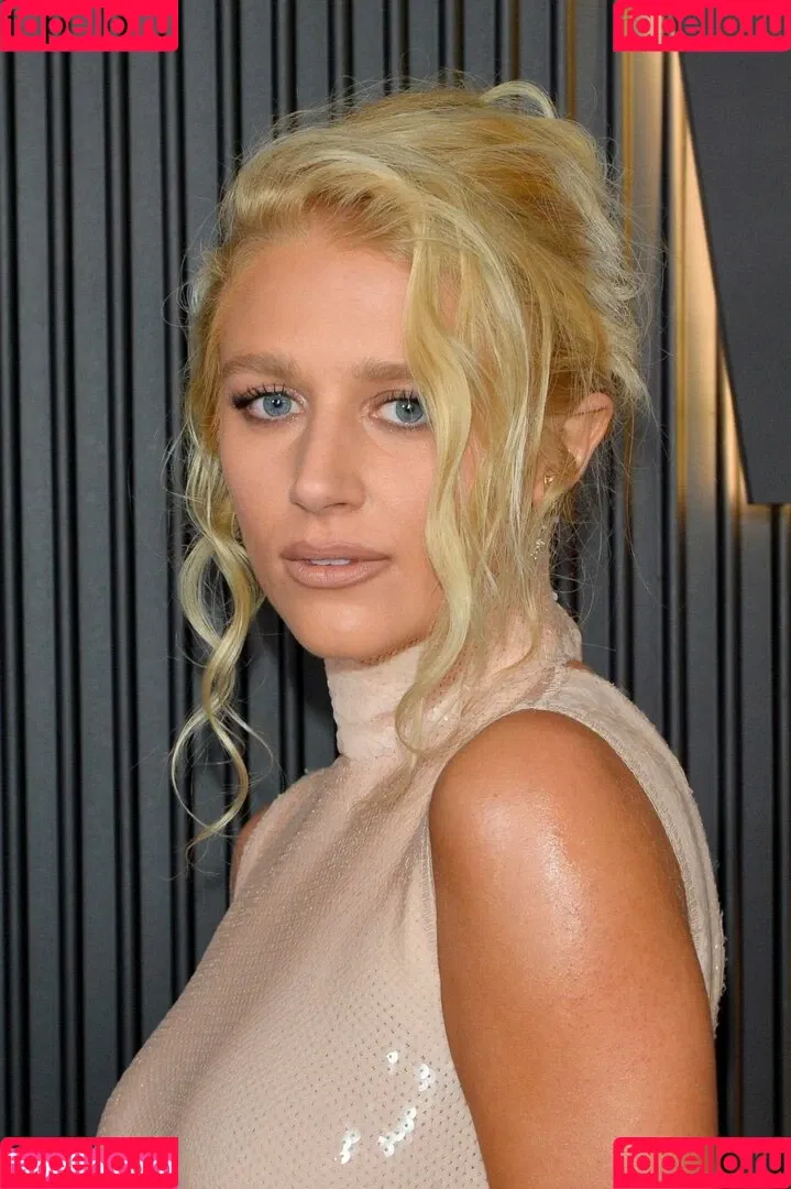 Julia Schlaepfer Onlyfans Photo Gallery 