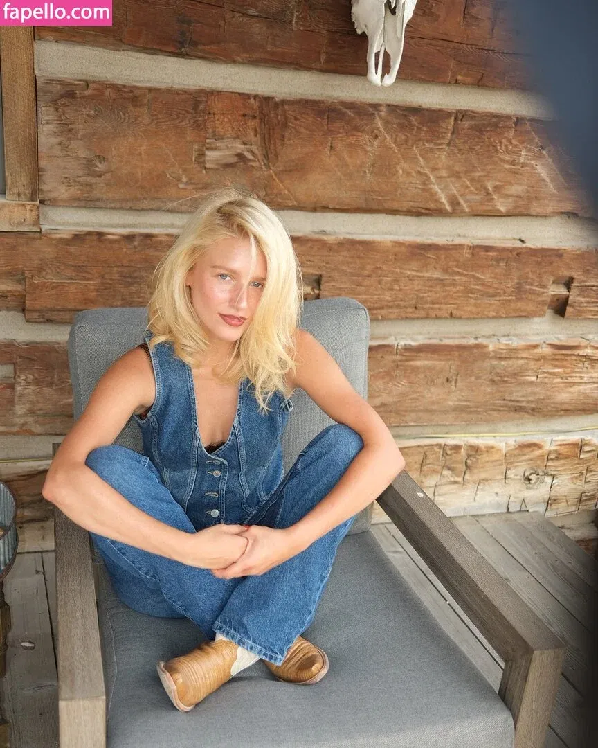 Julia Schlaepfer Onlyfans Photo Gallery 