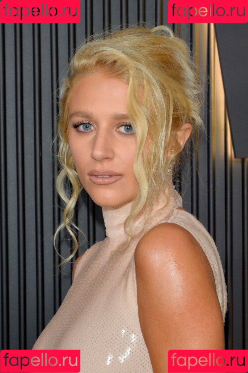 Julia Schlaepfer Onlyfans Photo Gallery 