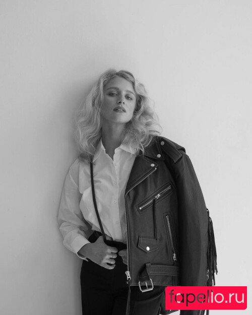Julia Schlaepfer Nude Onlyfans Photo 9