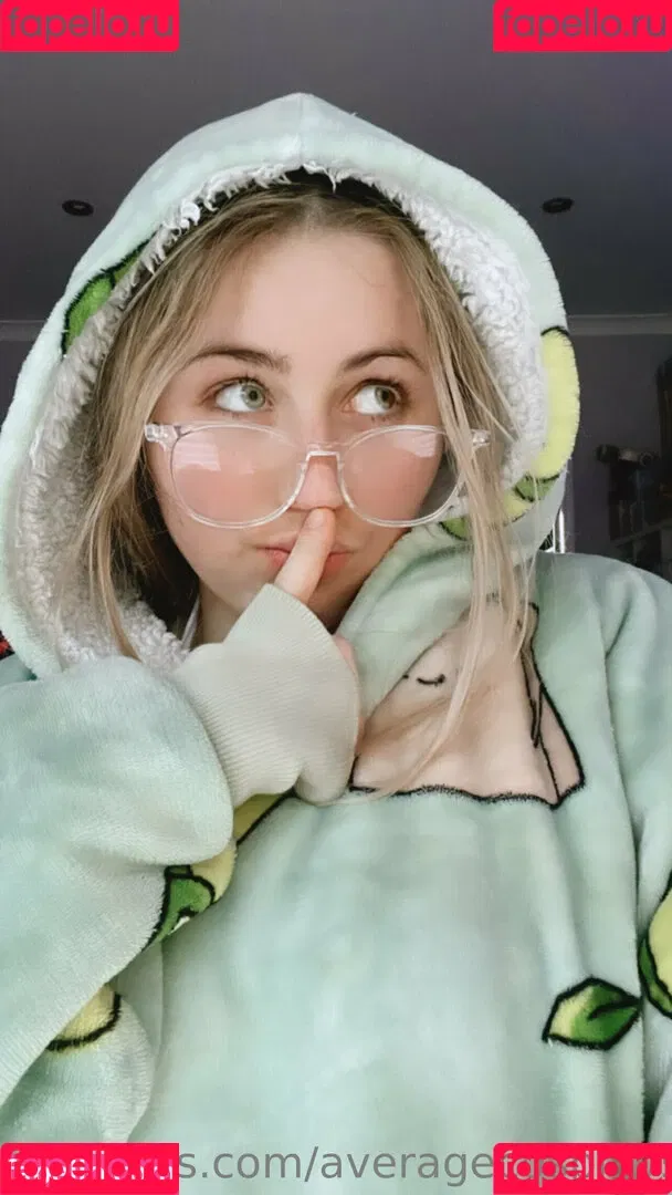 averagecosplays Onlyfans Photo Gallery 
