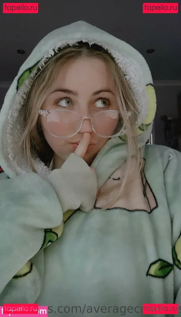 averagecosplays Onlyfans Photo Gallery 