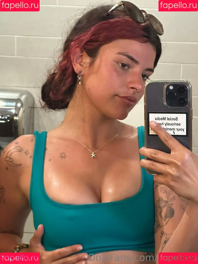 issameg Onlyfans Photo Gallery 