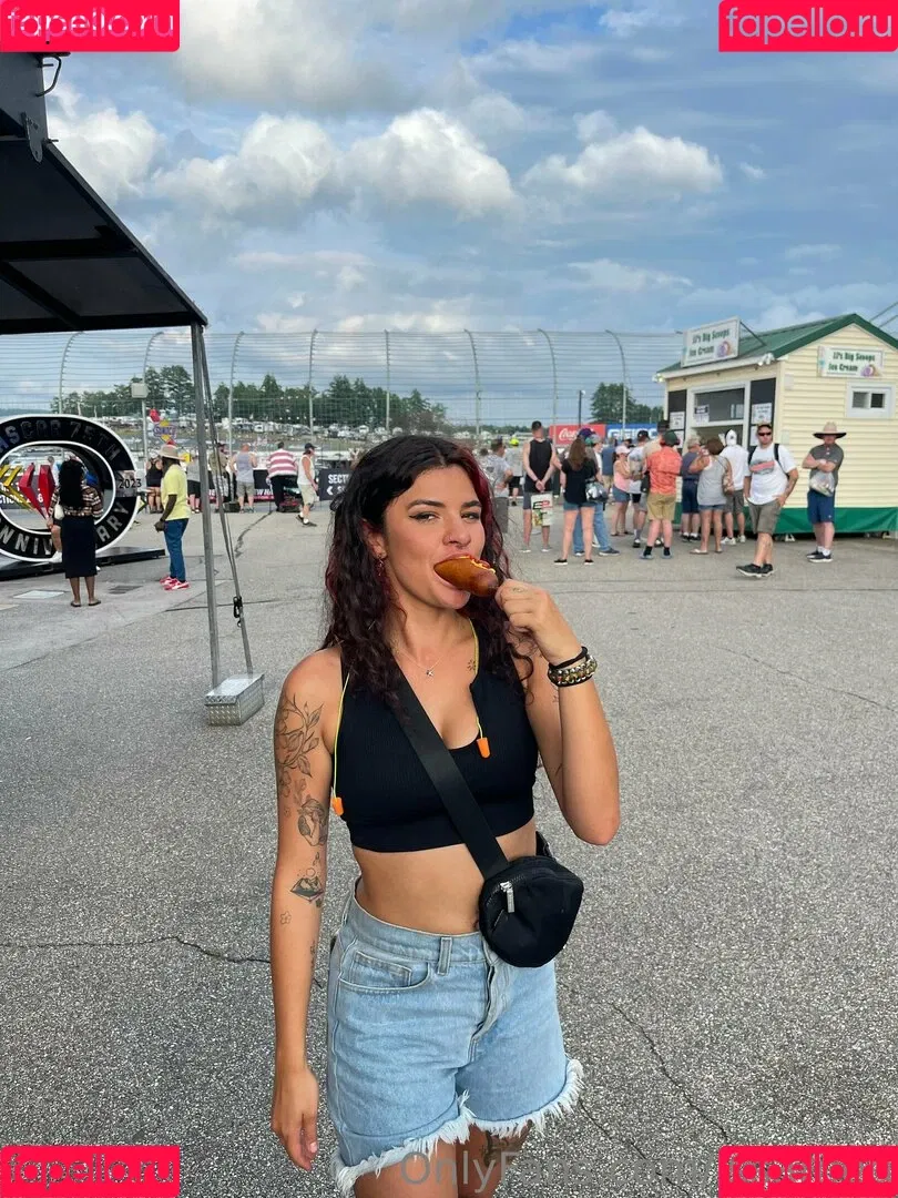 issameg Onlyfans Photo Gallery 