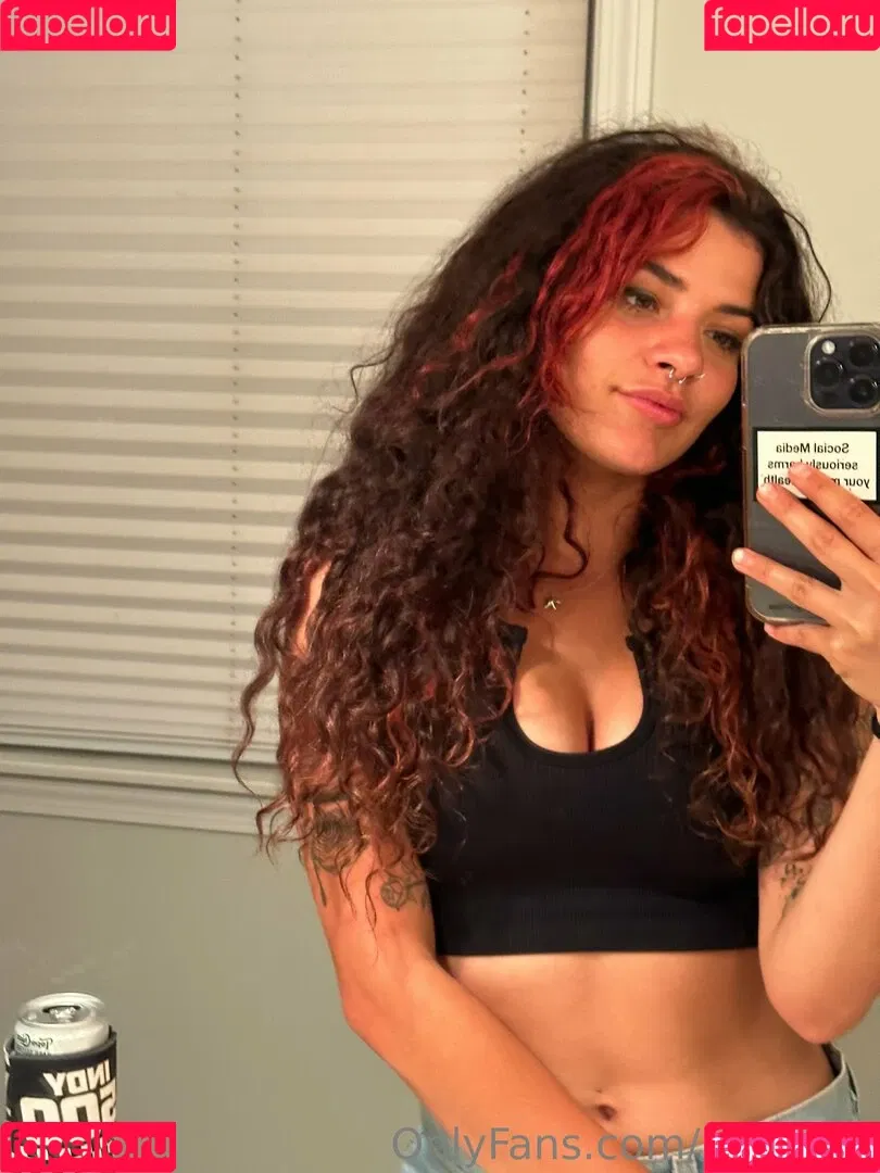 issameg Onlyfans Photo Gallery 