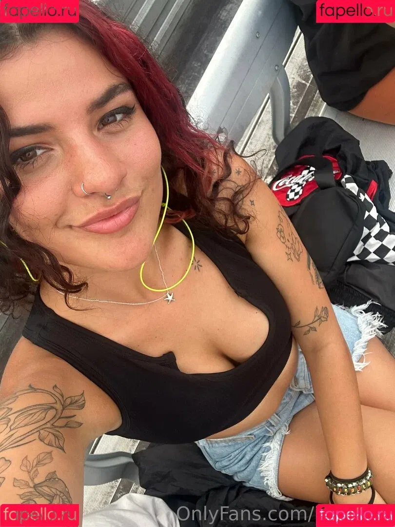 issameg Onlyfans Photo Gallery 