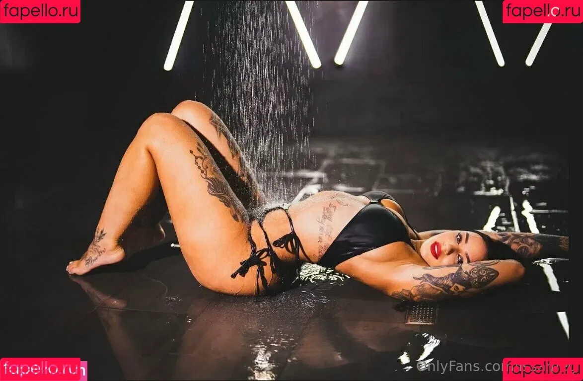 issameg Onlyfans Photo Gallery 