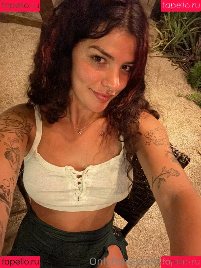 issameg Onlyfans Photo Gallery 