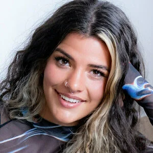 issameg Onlyfans Photo Gallery 