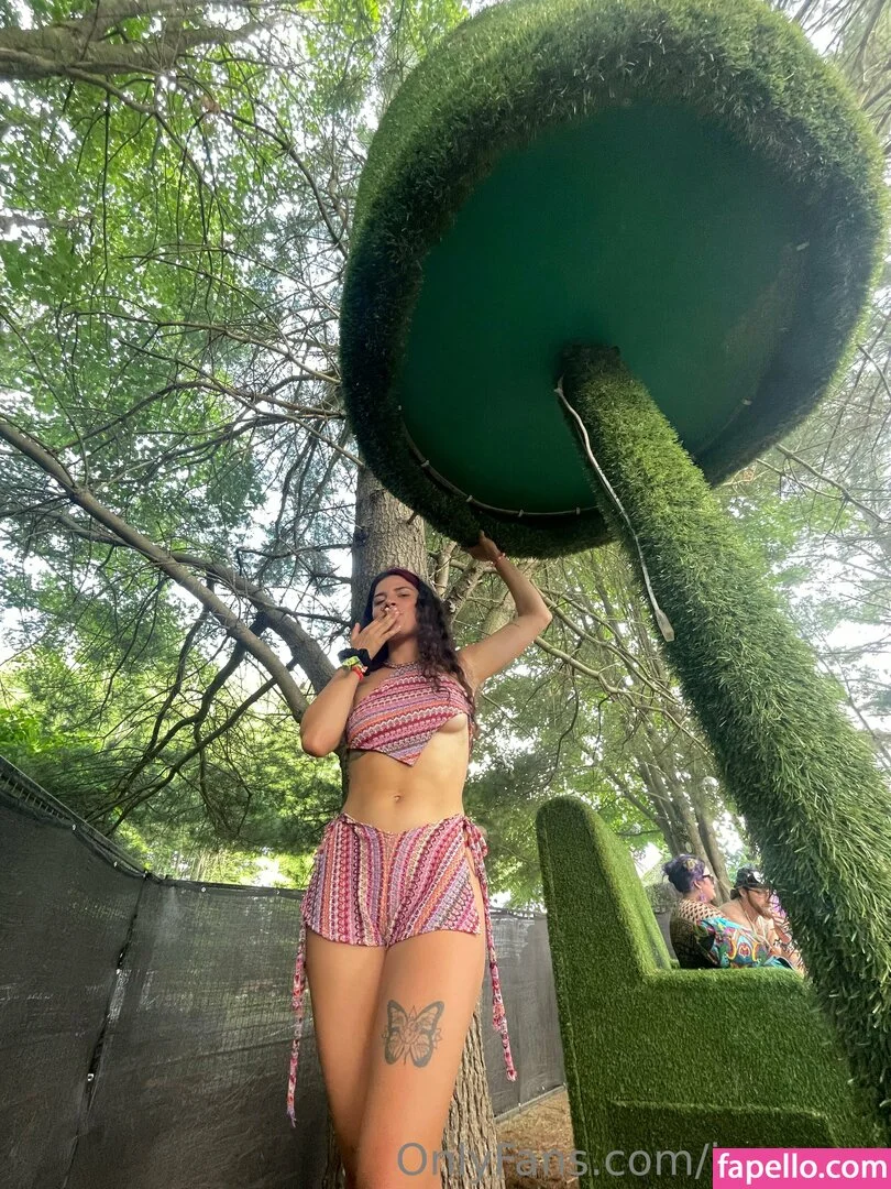 issameg Onlyfans Photo Gallery 