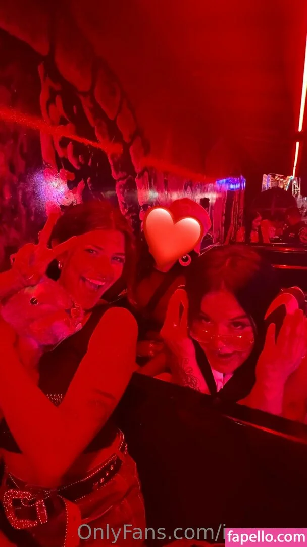 issameg Onlyfans Photo Gallery 