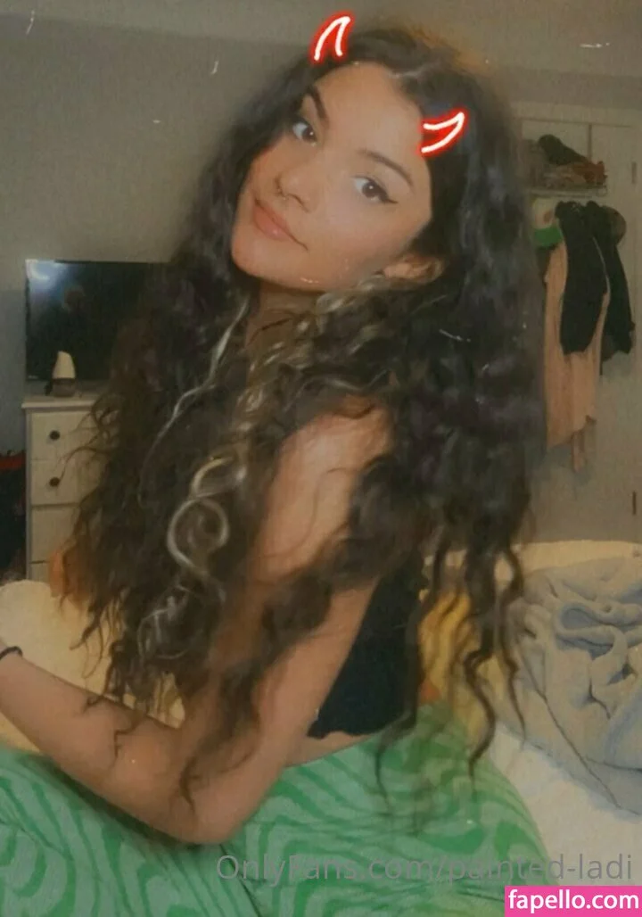 issameg Onlyfans Photo Gallery 