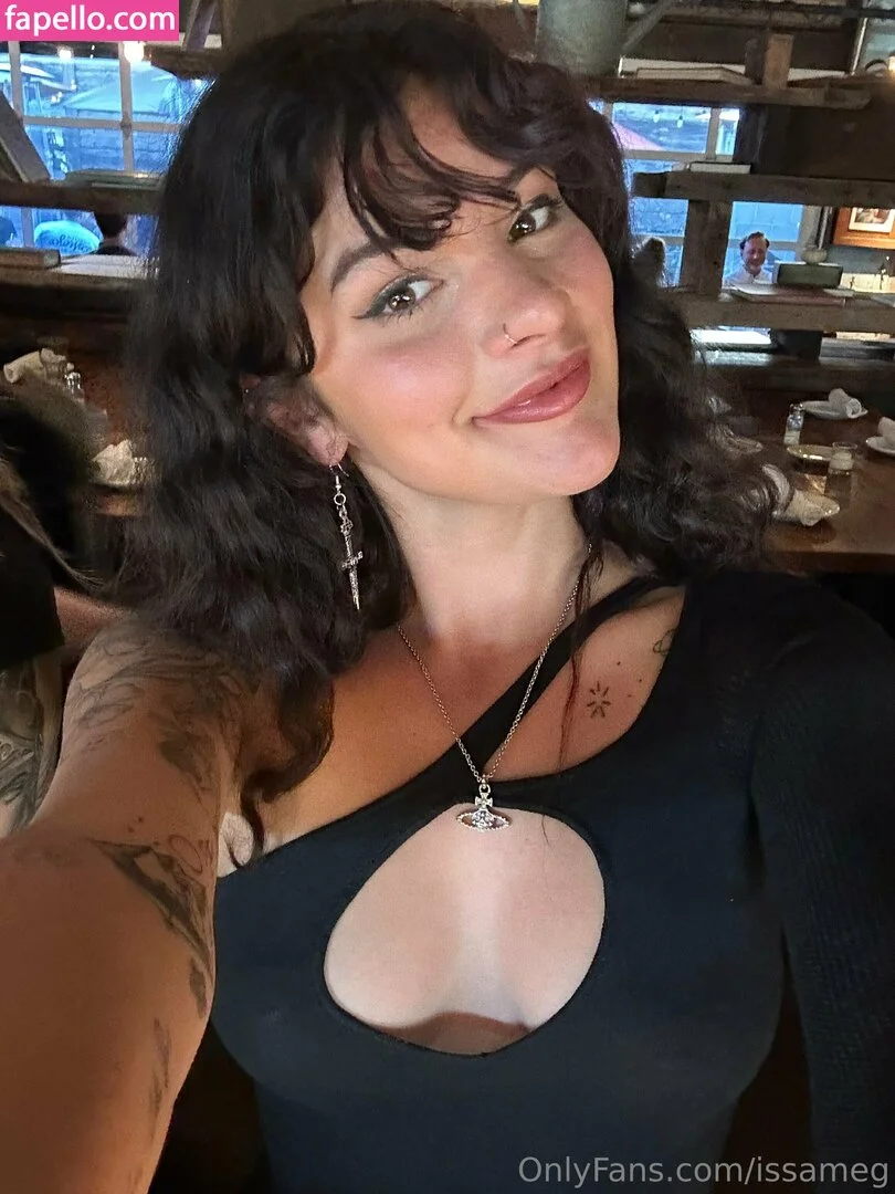 issameg Onlyfans Photo Gallery 