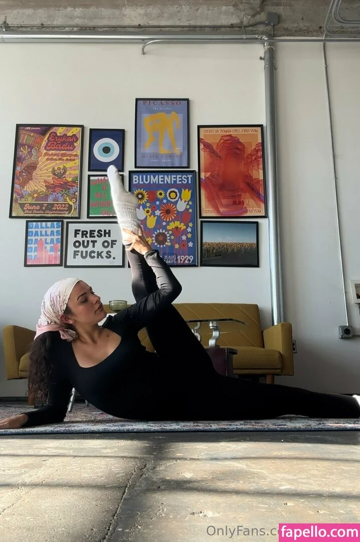 issameg Onlyfans Photo Gallery 