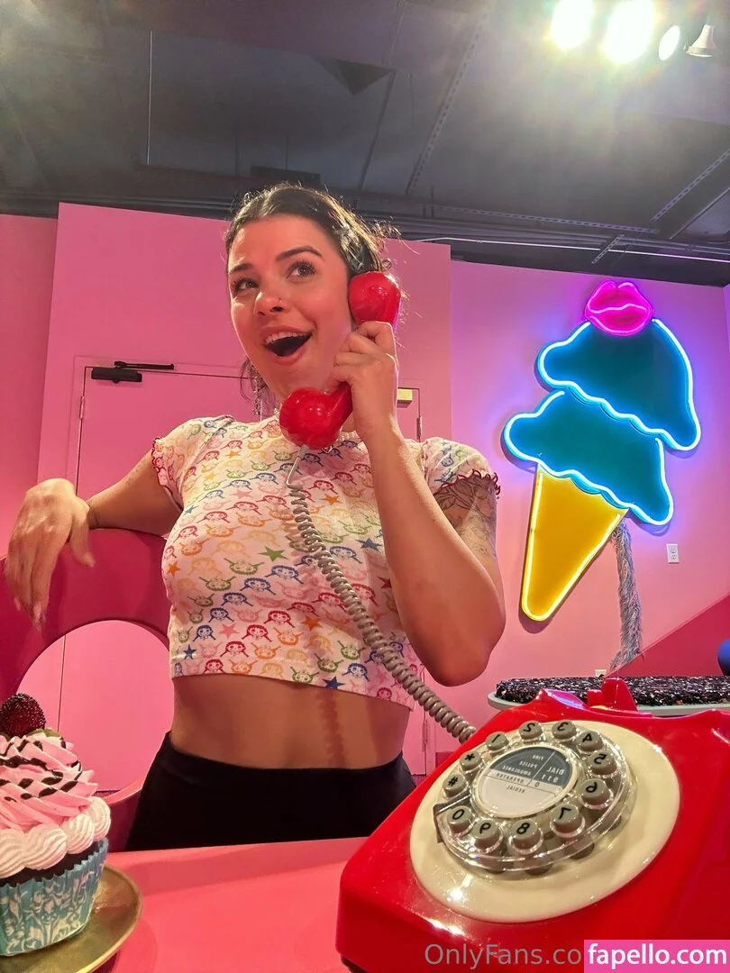 issameg Onlyfans Photo Gallery 