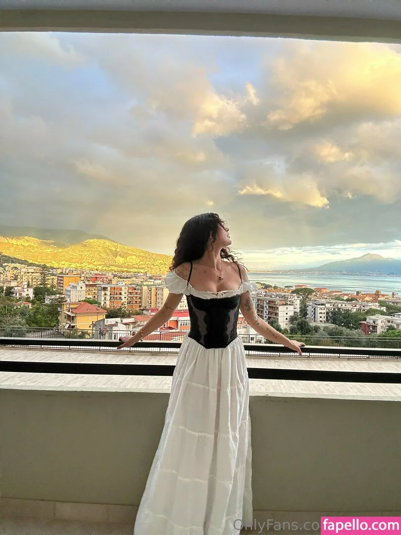 issameg Onlyfans Photo Gallery 