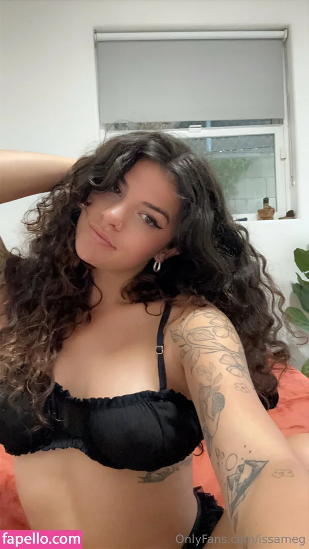 issameg Onlyfans Photo Gallery 