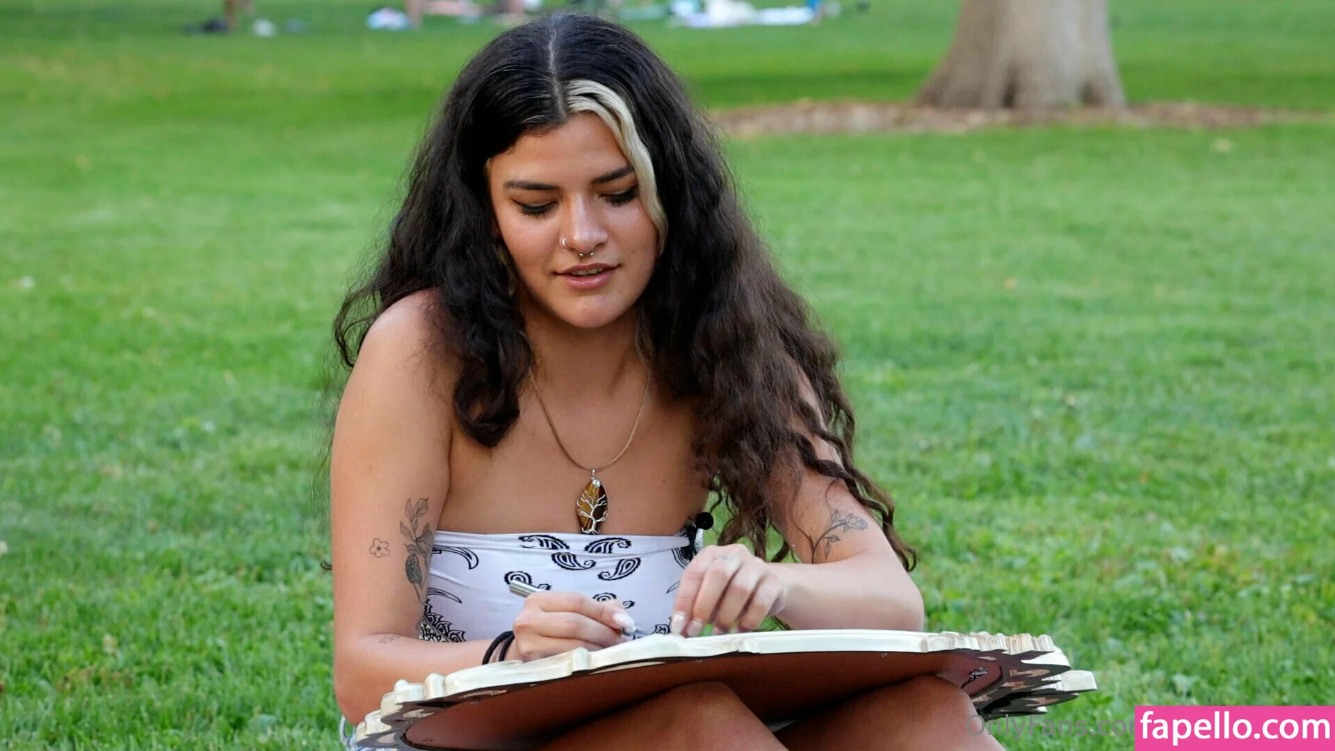 issameg Onlyfans Photo Gallery 