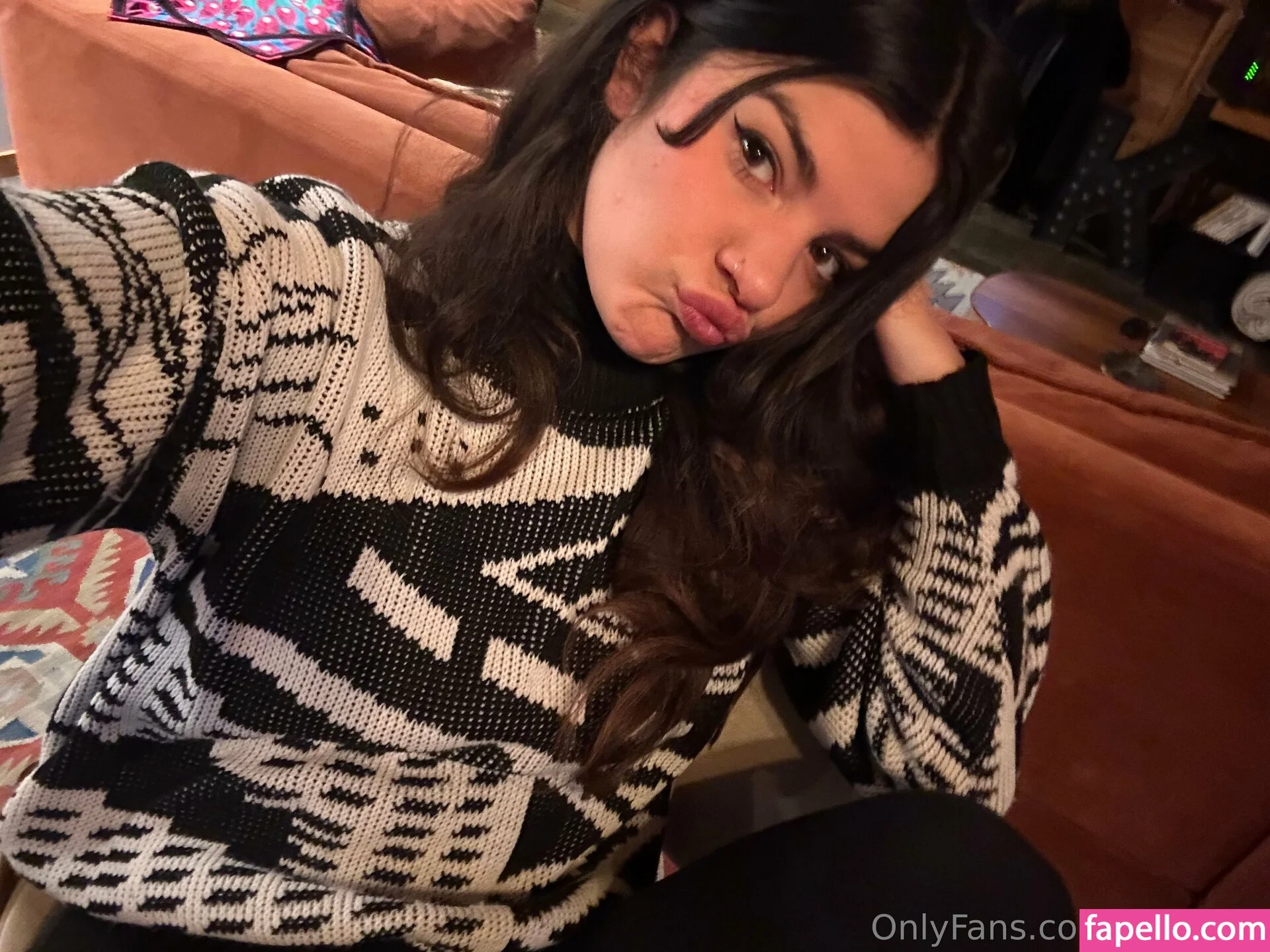 issameg Onlyfans Photo Gallery 