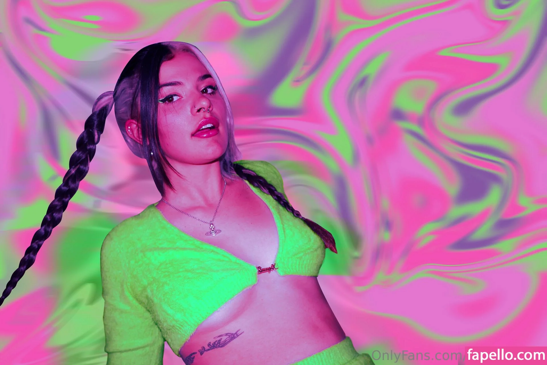 issameg Onlyfans Photo Gallery 