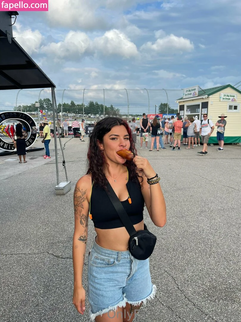 issameg Onlyfans Photo Gallery 