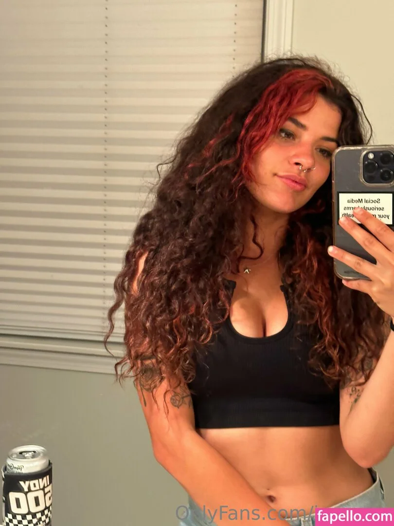 issameg Onlyfans Photo Gallery 