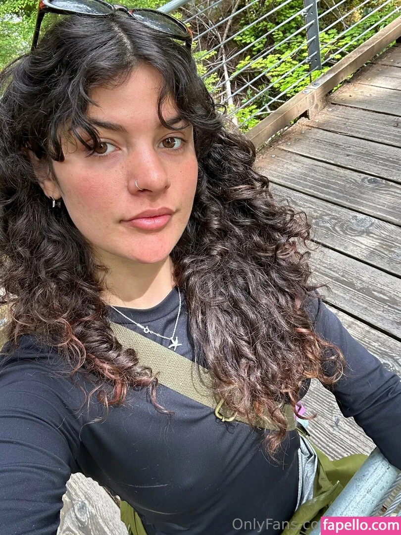 issameg Onlyfans Photo Gallery 