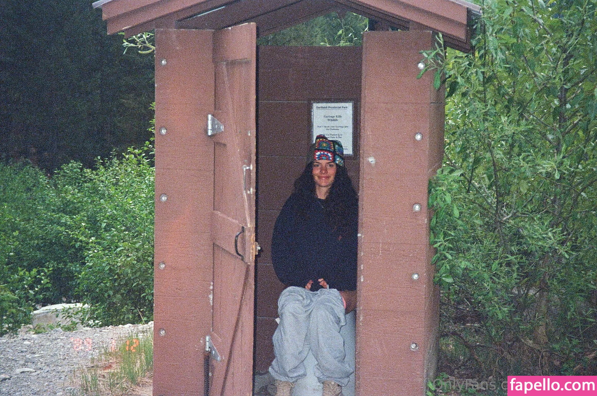 issameg Onlyfans Photo Gallery 