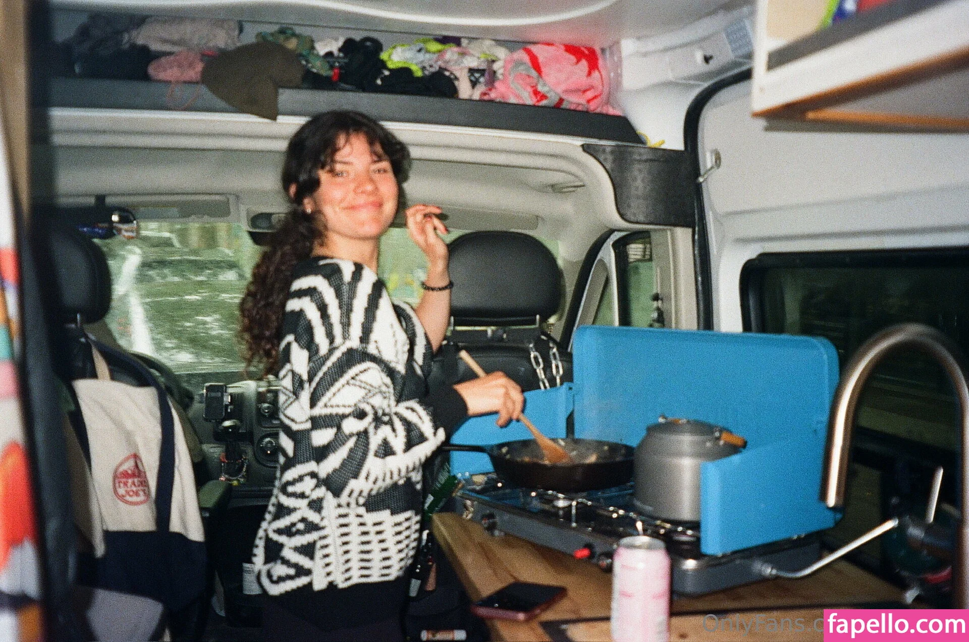 issameg Onlyfans Photo Gallery 