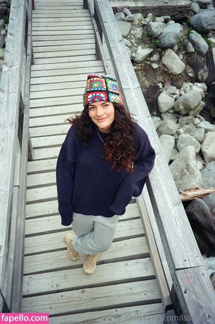 issameg Onlyfans Photo Gallery 