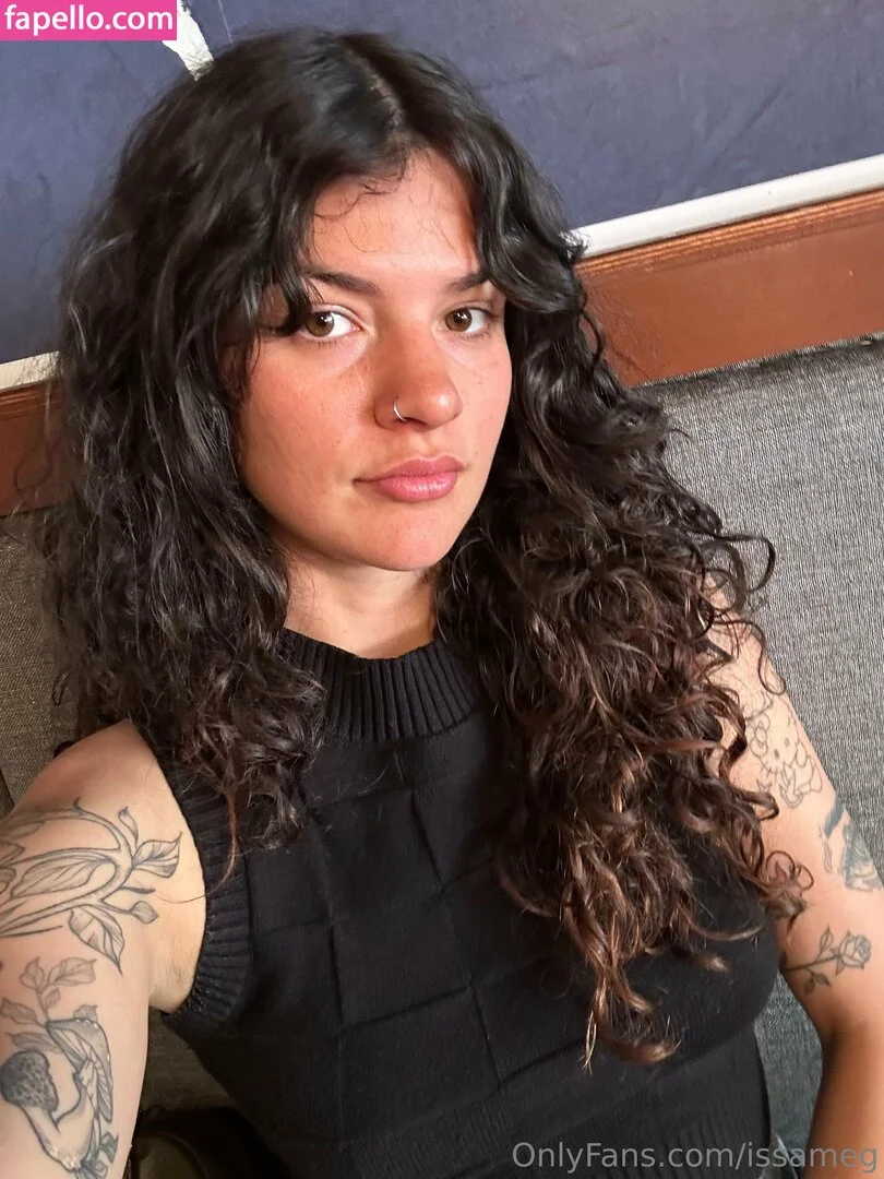 issameg Onlyfans Photo Gallery 