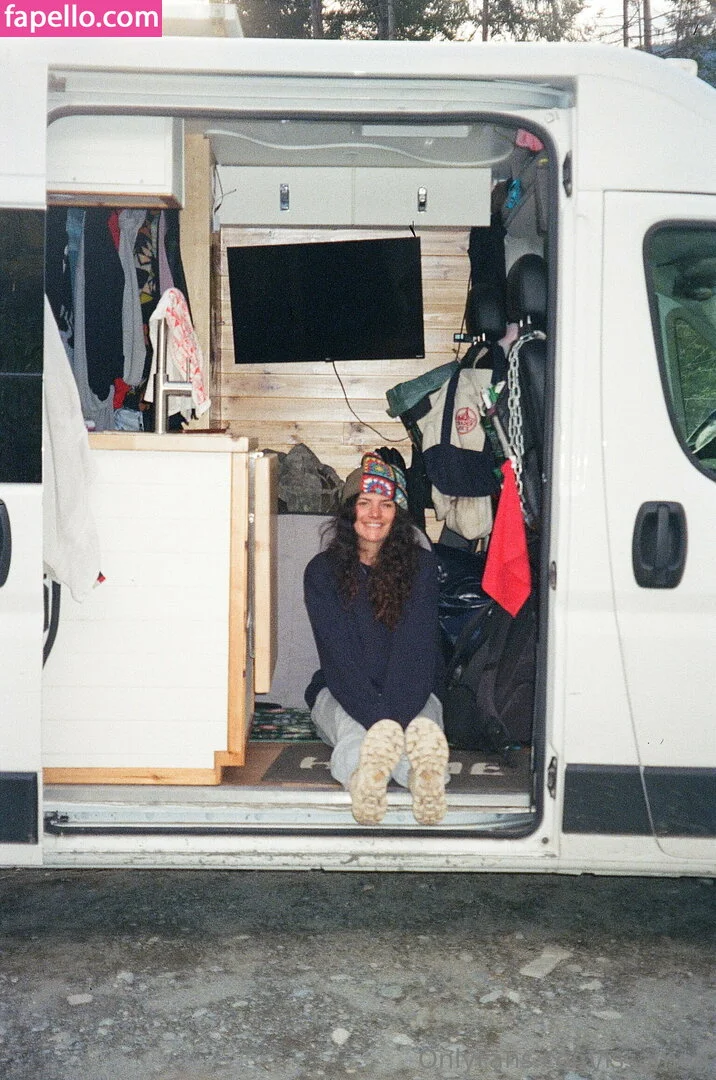 issameg Onlyfans Photo Gallery 