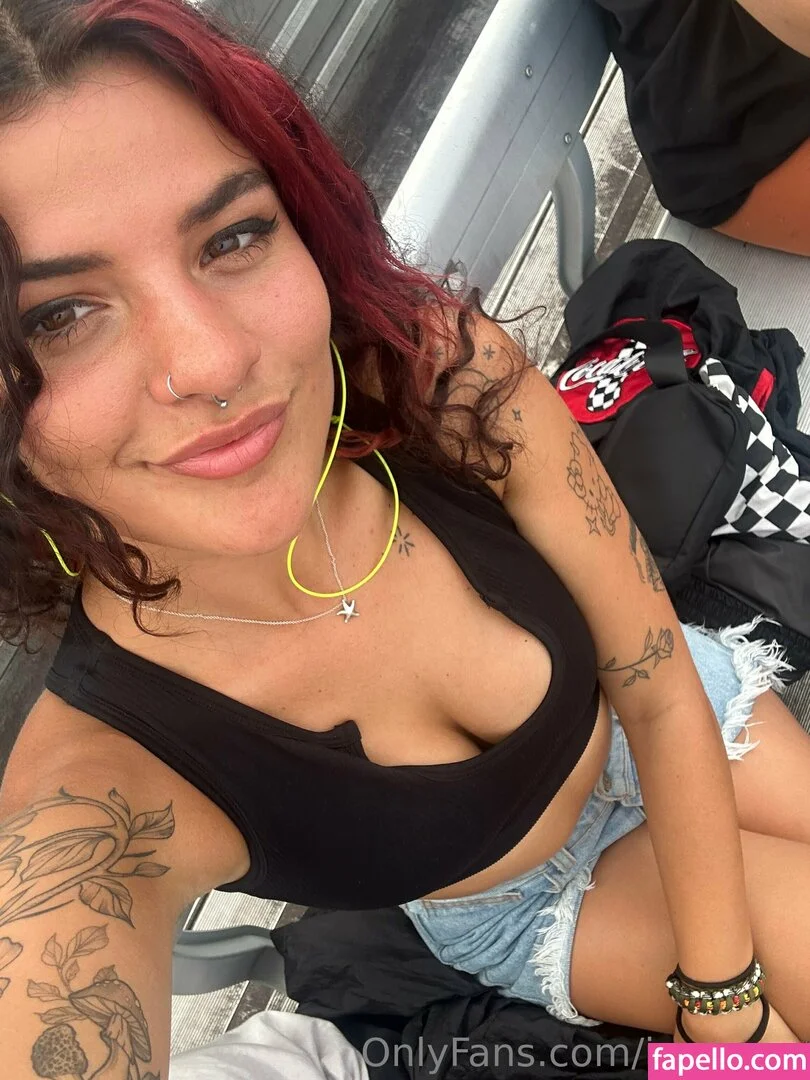 issameg Onlyfans Photo Gallery 