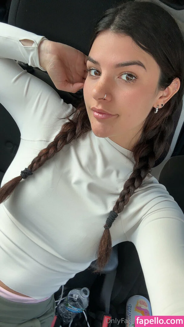 issameg Onlyfans Photo Gallery 