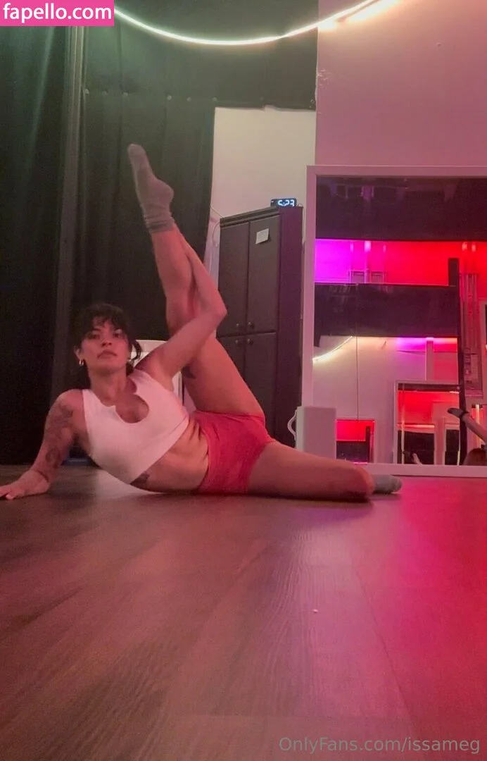 issameg Onlyfans Photo Gallery 