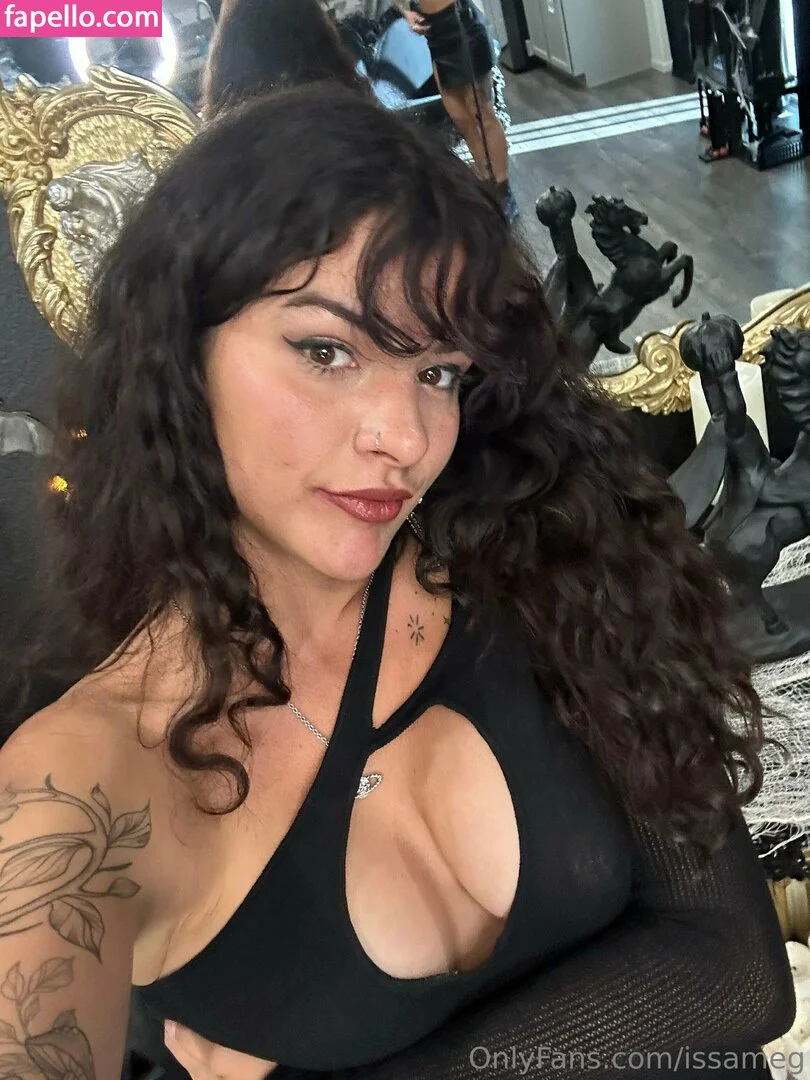 issameg Onlyfans Photo Gallery 